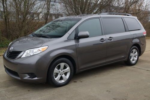 2011 TOYOTA SIENNA LE 1-ONWER OFF LEASE NON SMOKER, image 6