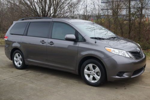 2011 TOYOTA SIENNA LE 1-ONWER OFF LEASE NON SMOKER, image 7