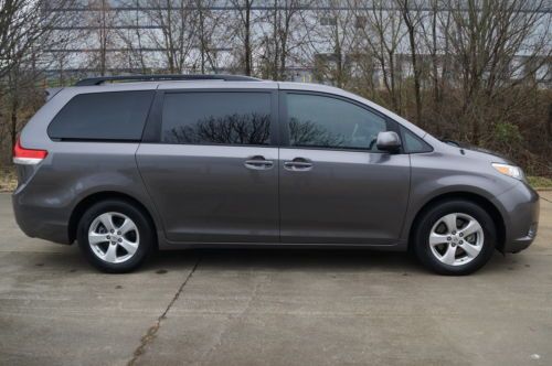 2011 TOYOTA SIENNA LE 1-ONWER OFF LEASE NON SMOKER, image 11