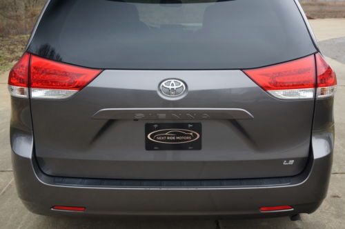 2011 TOYOTA SIENNA LE 1-ONWER OFF LEASE NON SMOKER, image 13