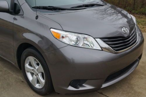 2011 TOYOTA SIENNA LE 1-ONWER OFF LEASE NON SMOKER, image 15