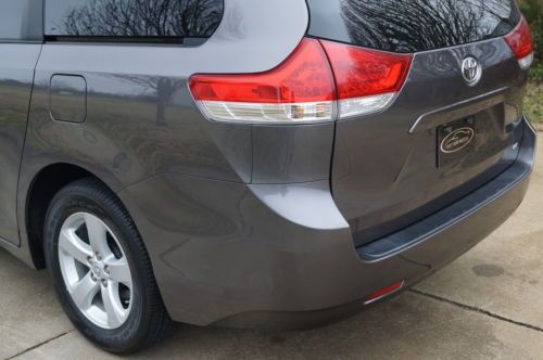 2011 TOYOTA SIENNA LE 1-ONWER OFF LEASE NON SMOKER, image 16