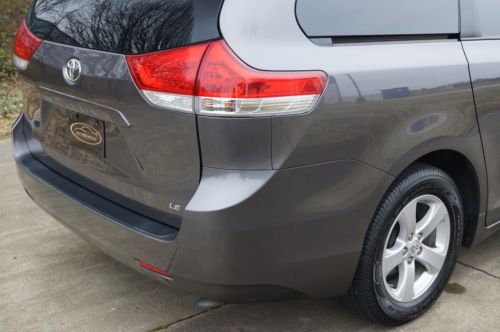 2011 TOYOTA SIENNA LE 1-ONWER OFF LEASE NON SMOKER, image 17