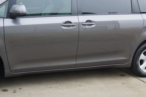 2011 TOYOTA SIENNA LE 1-ONWER OFF LEASE NON SMOKER, image 18