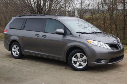 2011 TOYOTA SIENNA LE 1-ONWER OFF LEASE NON SMOKER, image 22