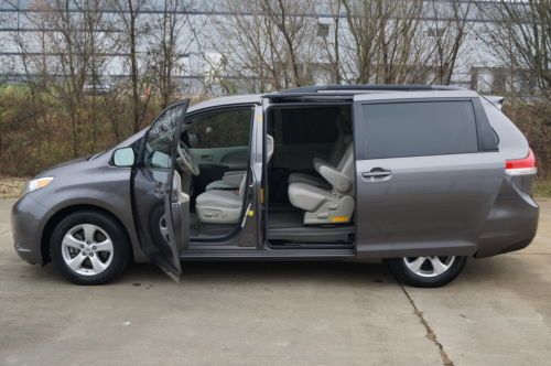 2011 TOYOTA SIENNA LE 1-ONWER OFF LEASE NON SMOKER, image 24