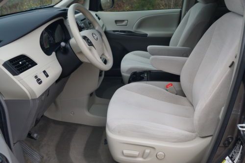 2011 TOYOTA SIENNA LE 1-ONWER OFF LEASE NON SMOKER, image 26