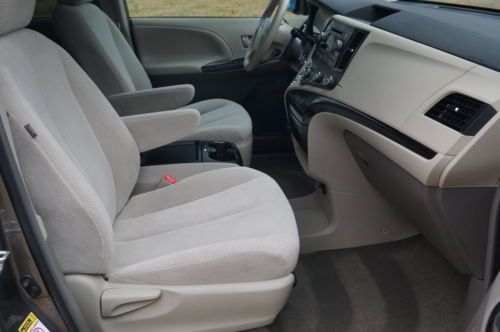2011 TOYOTA SIENNA LE 1-ONWER OFF LEASE NON SMOKER, image 27