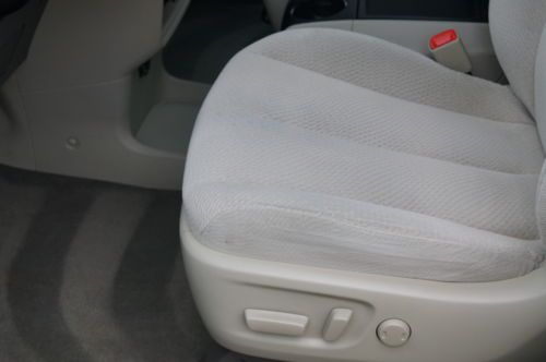 2011 TOYOTA SIENNA LE 1-ONWER OFF LEASE NON SMOKER, image 30