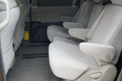 2011 TOYOTA SIENNA LE 1-ONWER OFF LEASE NON SMOKER, image 32