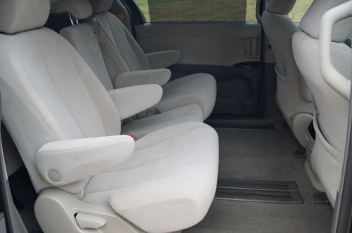 2011 TOYOTA SIENNA LE 1-ONWER OFF LEASE NON SMOKER, image 33