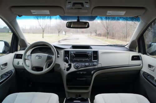 2011 TOYOTA SIENNA LE 1-ONWER OFF LEASE NON SMOKER, image 46