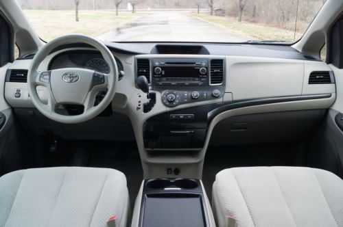 2011 TOYOTA SIENNA LE 1-ONWER OFF LEASE NON SMOKER, image 47