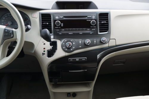 2011 TOYOTA SIENNA LE 1-ONWER OFF LEASE NON SMOKER, image 50