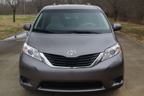 2011 TOYOTA SIENNA LE 1-ONWER OFF LEASE NON SMOKER, image 65