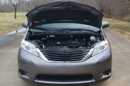 2011 TOYOTA SIENNA LE 1-ONWER OFF LEASE NON SMOKER, image 67