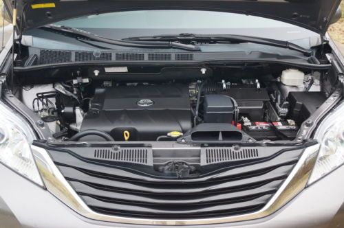 2011 TOYOTA SIENNA LE 1-ONWER OFF LEASE NON SMOKER, image 68