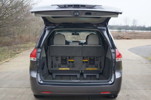 2011 TOYOTA SIENNA LE 1-ONWER OFF LEASE NON SMOKER, image 70