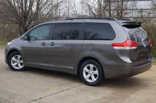 2011 TOYOTA SIENNA LE 1-ONWER OFF LEASE NON SMOKER, image 81