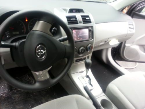 2013 Toyota Corolla LE Sedan 4-Door 1.8L, image 3