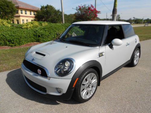 Beautiful florida 2010 mini cooper &#034;s&#034; special &#034;camden&#034; package 6-speed!