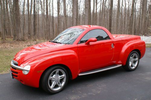 Chevy ssr 2004 red excellant condition