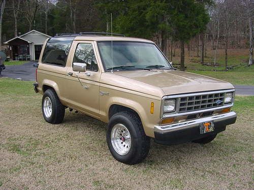 Super nice 1987 ford bronco 11 xlt 2 door 5 speed 4x4 2.9l fuel injection