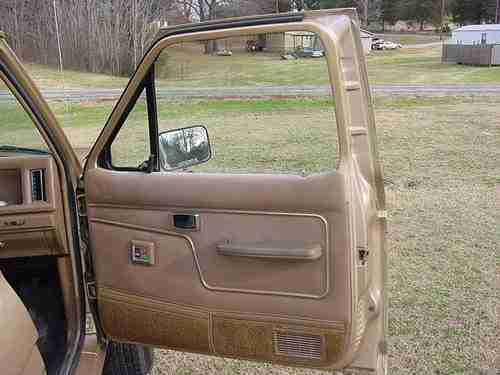 SUPER NICE 1987 FORD BRONCO 11 XLT 2 DOOR 5 SPEED 4X4 2.9L FUEL INJECTION, image 9