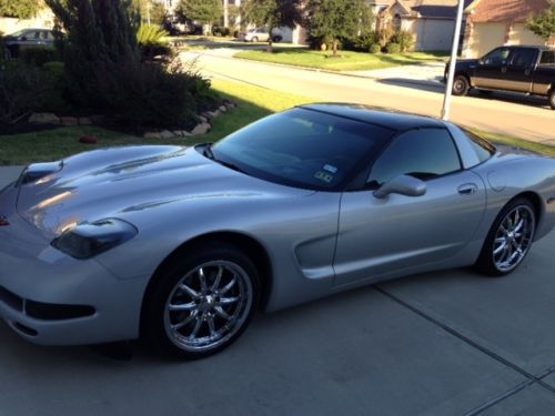 2000 chevrolet corvette base hatchback 2-door 5.7l