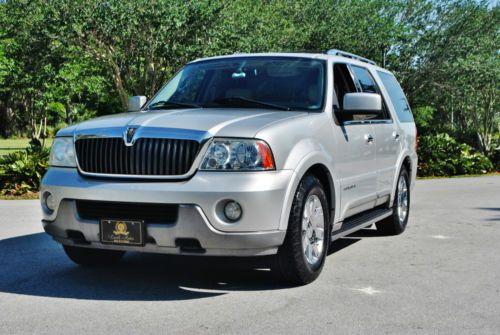 Premium edtion fully loaded 2003 lincoln navigator low miles leathe sunroof mint