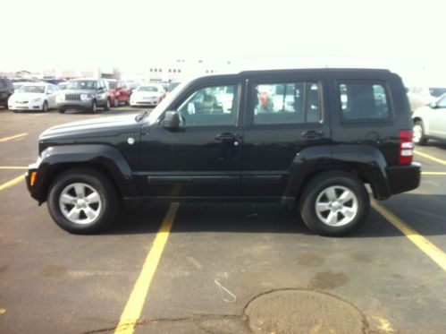 Jeep liberty sport 2012. original milage v6. 3.7. no reserv