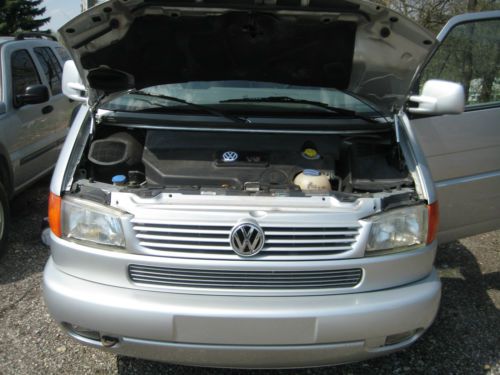 VW Eurovan MY2001, Silver, needs engine repair, image 2