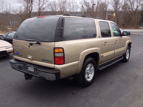 NO RESERVE NR 2005 CHEVY SUBURBAN 4x4 RUNS GOOD, image 9