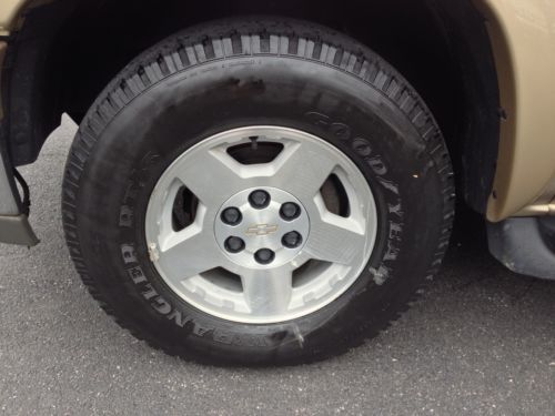 NO RESERVE NR 2005 CHEVY SUBURBAN 4x4 RUNS GOOD, image 30