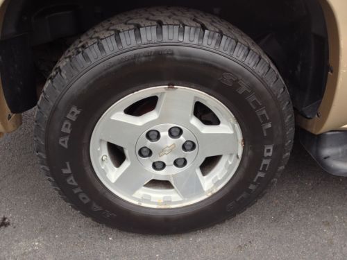 NO RESERVE NR 2005 CHEVY SUBURBAN 4x4 RUNS GOOD, image 34