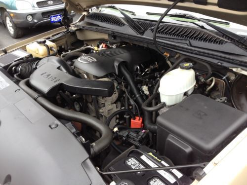 NO RESERVE NR 2005 CHEVY SUBURBAN 4x4 RUNS GOOD, image 42