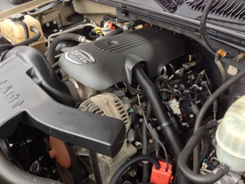 NO RESERVE NR 2005 CHEVY SUBURBAN 4x4 RUNS GOOD, image 45