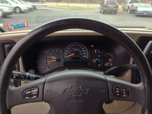 NO RESERVE NR 2005 CHEVY SUBURBAN 4x4 RUNS GOOD, image 56