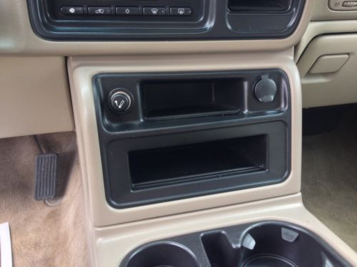 NO RESERVE NR 2005 CHEVY SUBURBAN 4x4 RUNS GOOD, image 61