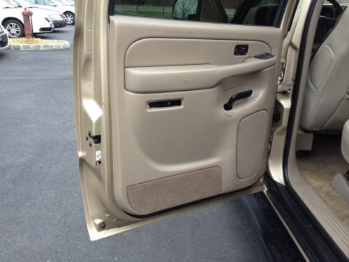 NO RESERVE NR 2005 CHEVY SUBURBAN 4x4 RUNS GOOD, image 70