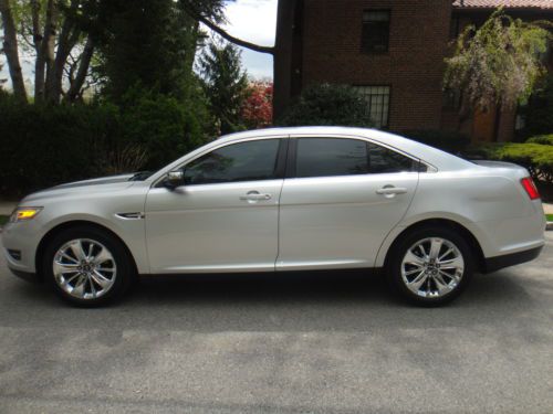 2011 ford taurus. limited. loaded. ignot silver.