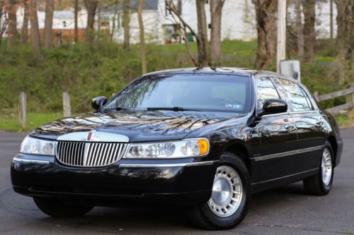 2002 lincoln town car executive series l body 1 owner 45k low original mi carfax