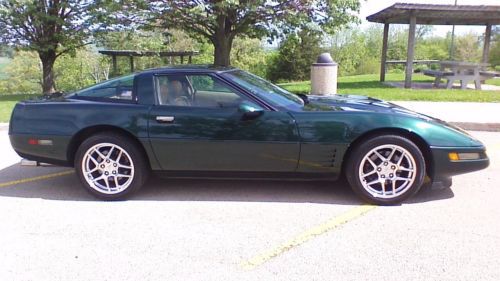 1993 chevrolet corvette 40th anniversary edition hatchback 2-door 5.7l