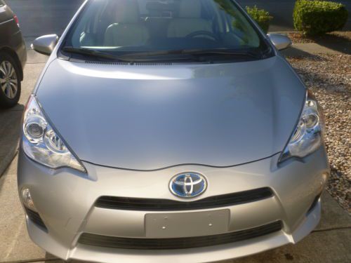 2012 toyota prius c base hatchback 4-door 1.5l