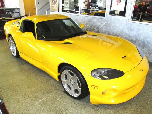 2002 dodge viper gts coupe 2-door 8.0l