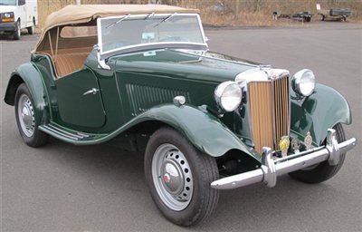 Roadster 53 vintage classic restored original british racing green convertible