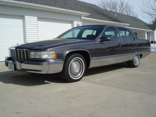 1995 cadillac fleetwood base sedan 4-door 5.7l