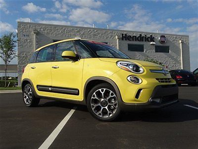 5dr hb trekking new sedan gasoline 1.4l 4 cyl giallo (yel)