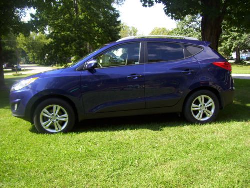 2013 hyundai tucson gls awd - excellent condition &amp; runs perfectly