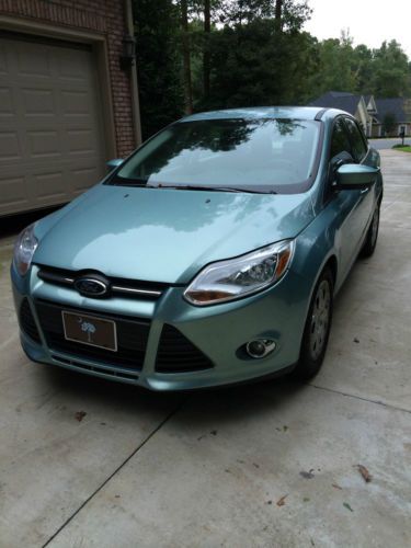 2012 ford focus se sedan 4-door 2.0l